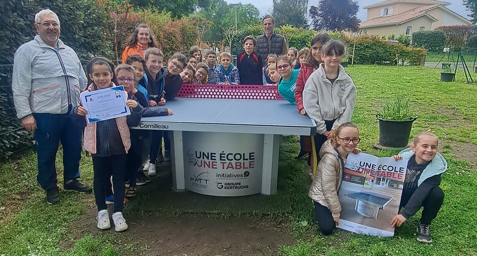 1 UNE ECOLE UNE TABLE 